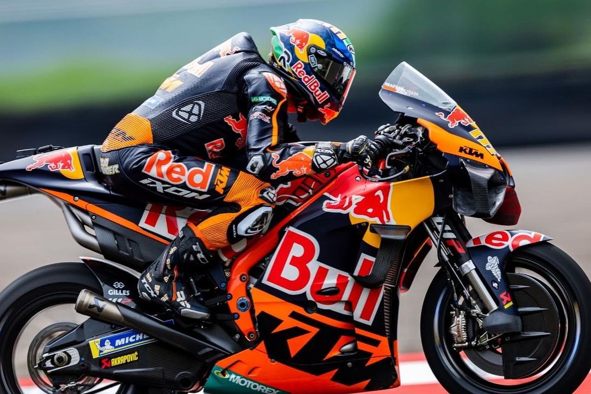 Brad Binder saat sesi tes pra-musim di Sirkuit Mandalika