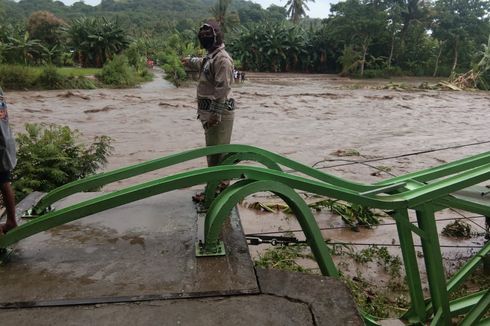 Jembatan Gantung di Desa Ini Putus akibat Banjir Bandang, Akses Lumpuh