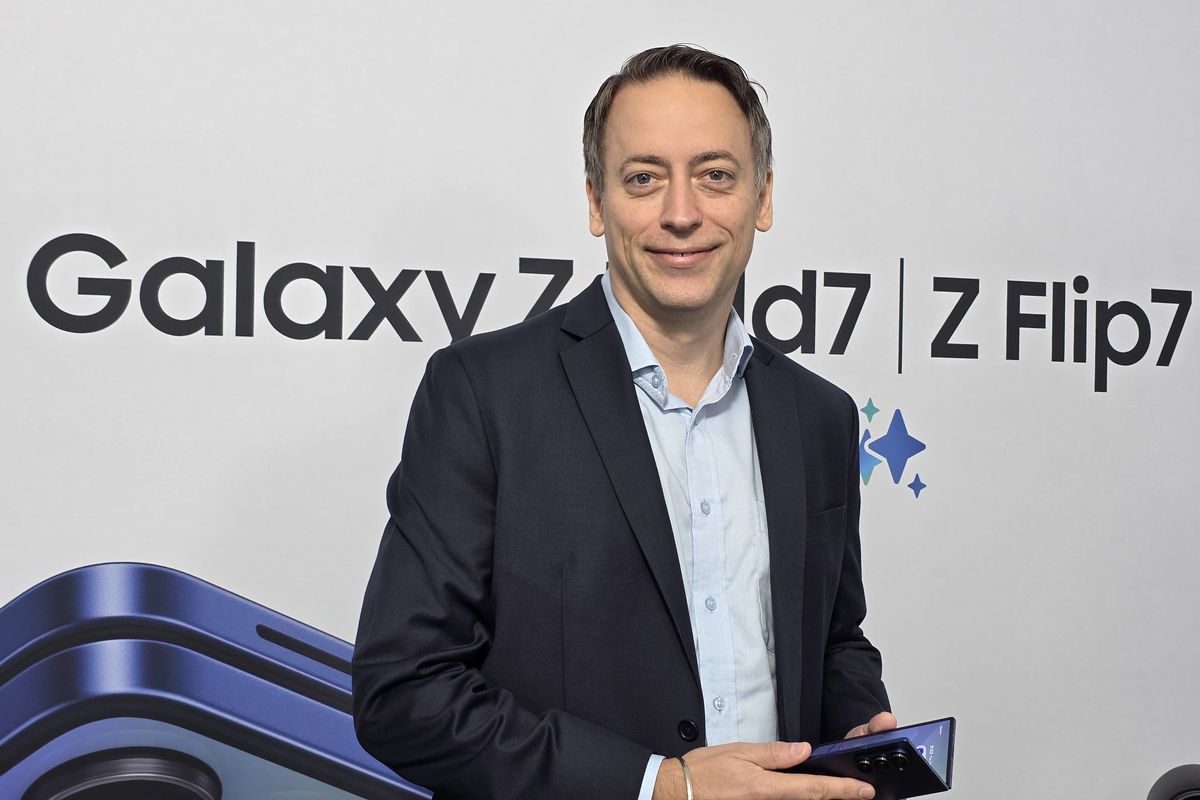 Carl Nordenberg, VP, Mobile eXperience Business, Samsung Electronics Southeast Asia and Oceania mengungkap strategi yang disiapkan Samsung untuk menghadapi gempuran merek China di Asia Tenggara dan Oseania. 