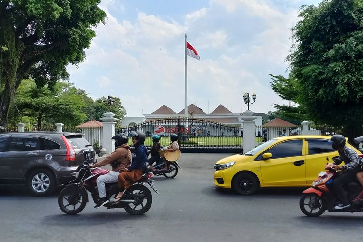 Suasana di depan Gedung Agung di Yogyakarta pada Kamis (1/6/2023).