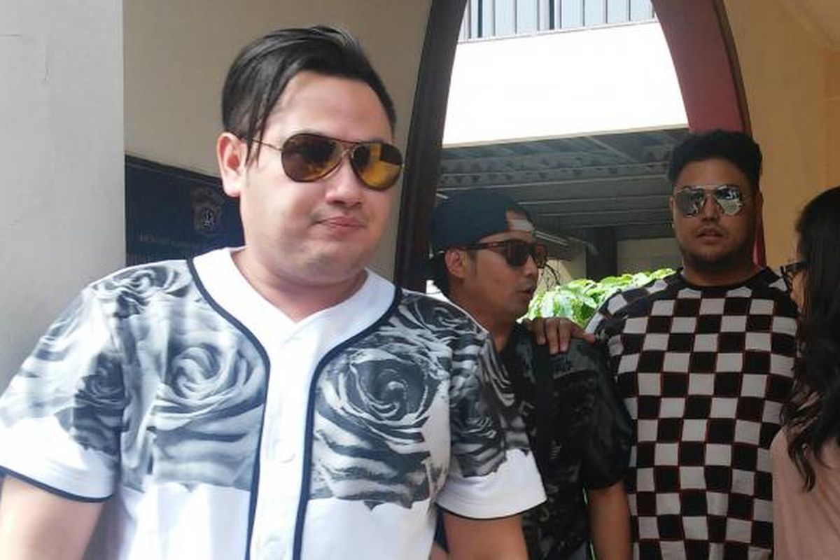 Nassar bersama Ivan Gunawan dan Soimah menjenguk Saipul Jamil di Polsek Kelapa Gading, Jakarta Utara, Selasa (23/2/2016).