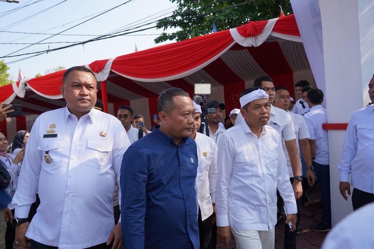 Desa Hambalang di Kabupaten Bogor, Jawa Barat, menjadi salah satu titik peluncuran serentak koperasi desa merah putih atau KDMP di Kabupaten Bogor, Jawa Barat. Gubernur Jawa Barat Dedi Mulyadi hadir dalam peluncuran itu didampingi Bupati Bogor Rudy Susmanto, Senin (21/7/2025).