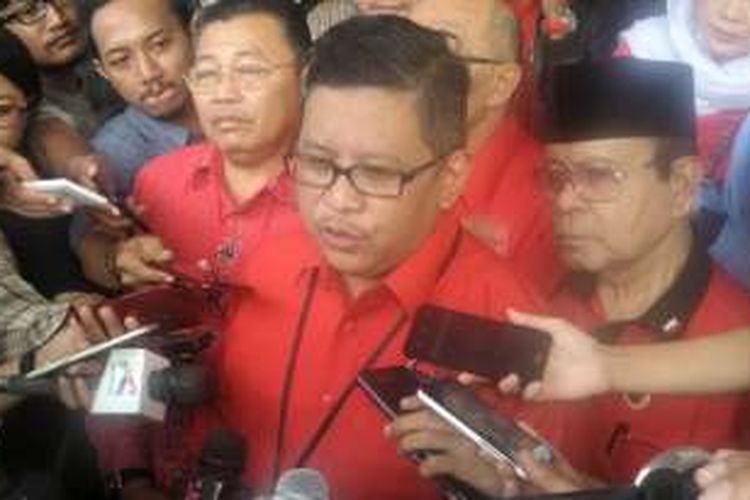 Sekjen PDIP Hasto Kristiyanto saat ditemui usai Rapat Konsolidasi, di kantor DPP PDIP, Menteng, Jakarta Pusat, Kamis (17/11/2016).