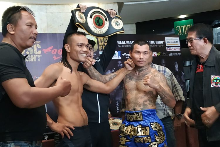 Petinju Indonesia, Roy Tua Manihuruk, akan menghadapi petinju Thailand pada ajang OSC Fight di Balai Sarbini, Jakarta, Sabtu (16/3/2019).