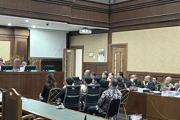 Jaksa KPK menghadirkan sembilan saksi dalam sidang perkara dugaan pemerasan dan gratifikasi yang menjerat mantan Menteri Pertanian (Mentan) Syahrul Yasin Limpo (SYL) di Pengadilan Tipikor Jakarta, Senin (27/5/2024).