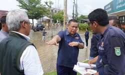 Atasi Masalah Banjir, Pj Gubernur Riau Instruksikan Pemkot Pekanbaru Buat Surat Edaran Pembersihan Drainase