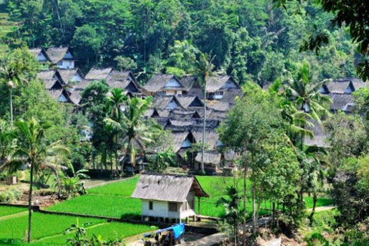 Kampung Naga di Desa Neglasari, Kecamatan Salawu, Kabupaten Tasikmalaya, Provinsi Jawa Barat.