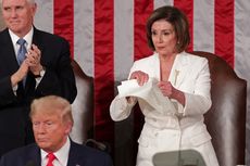 Trump Vs Nancy Pelosi, Drama Tolak Jabat Tangan hingga Robek Kertas Pidato