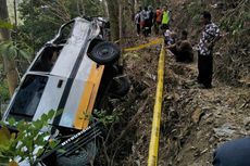 Dua Orang Tewas akibat Minibus Terjun ke Jurang Sedalam 30 Meter  
