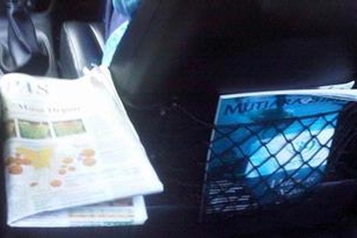 Harian Kompas di taksi Blue Bird