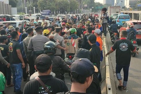 Demo di Depan DPR Memanas, Sopir Taksi Online Berselisih dengan Pengemudi Ojol yang Bunyikan Klakson