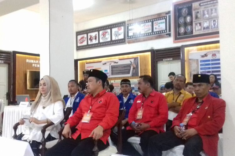 Pasangan calon Pilkada Kota Malang, Yaqud Ananda Gudban-Ahmad Wanedi saat mendaftar ke KPU Kota Malang, Rabu (10/1/2018).