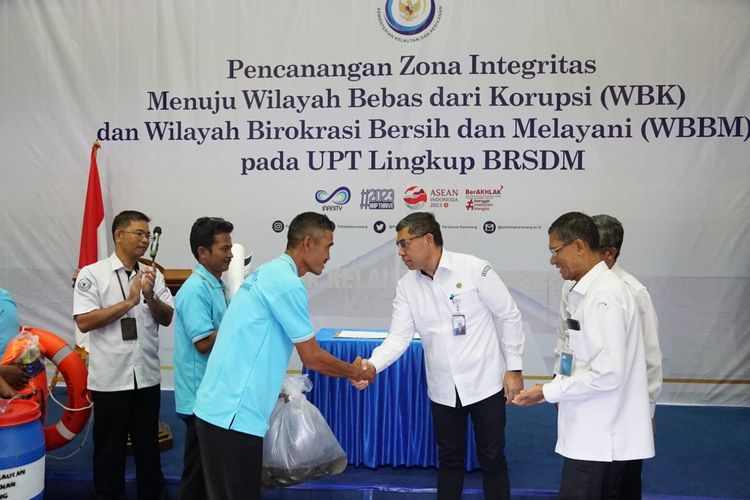 Kementerian KP mencanangkan pembangunan ZI menuju WBK dan WBBM di Politeknik Kelautan dan Perikanan (Politeknik KP) Karawang, Jawa Barat (Jabar), Senin 3 April 2023.
