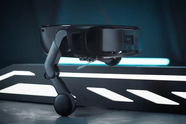 Roborock Saros Rover, vacuum yang memiliki kaki untuk menaiki tangga