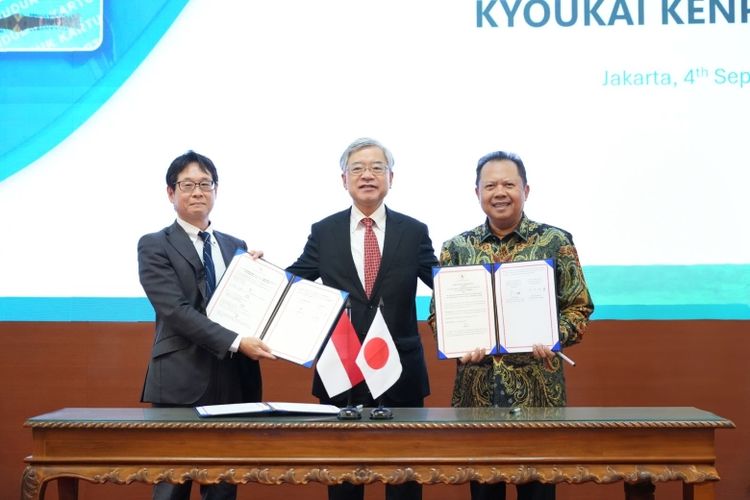 Penandatanganan nota kesepahaman antara BPJS Kesehatan dan Kyoukai Kenpo Jepang. 