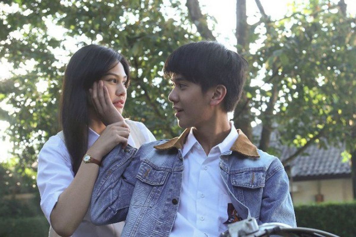 Artis peran Vanesha Prescilla dan Iqbaal Ramadhan dalam film Dilan 1990.