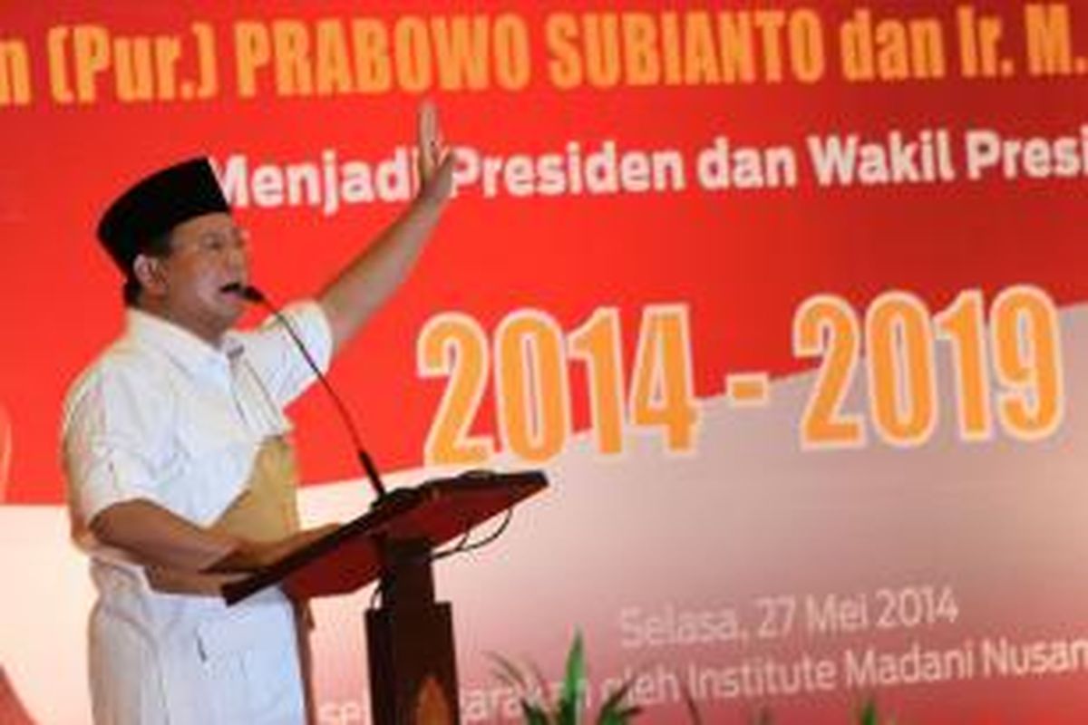 Calon Presiden dari Patai Gerindra Prabowo Subianto memberikan sambutan saat menghadiri acara dukungan dari Guru, Guru Besar, dan Cendikiawan, di Jakarta, Selasa (27/5/2014). Sejumlah guru besar dan cendikiawan dengan latar belakang kampus yang berbeda memberikan dukungannya kepada Prabowo Subianto untuk menjadi presiden tahun 2014-2019.