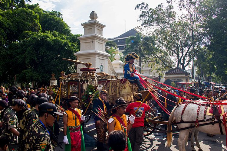 Kirab Peringatan Kenaikan Tahta Raja Surakarta, Pakubuwana XIII.