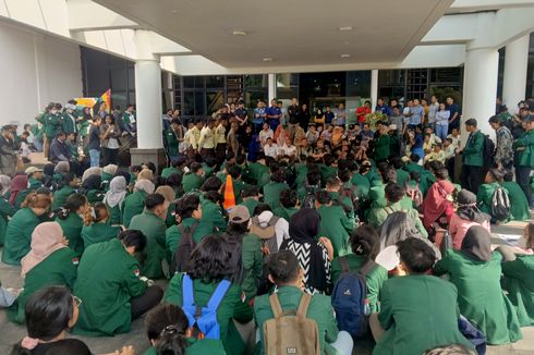 Tragedi Biaya Pendidikan di Indonesia