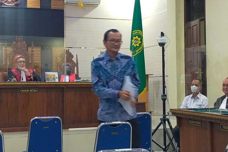 Plt. Dirjen Dikti Kemendikbud Ristek Nizam yang menjadi saksi di persidangan perkara suap PMB Unila di Pengadilan Tipikor Tanjung Karang, Selasa (31/1/2023) malam.