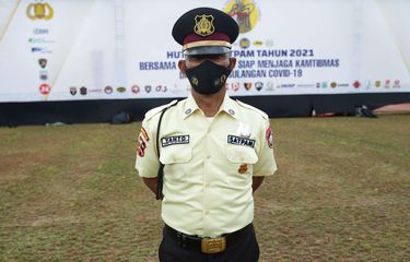 Gonta-ganti Seragam Satpam, dari Biru, Coklat, hingga Krem, Ini ...