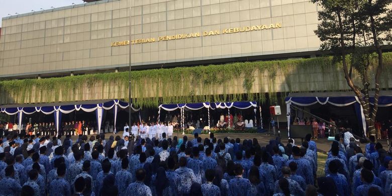 Suasana upacara Hari Guru Nasional 2019 di Kementerian Pendidikan dan Kebudayaan, Jakarta, Senin (25/11/2019).