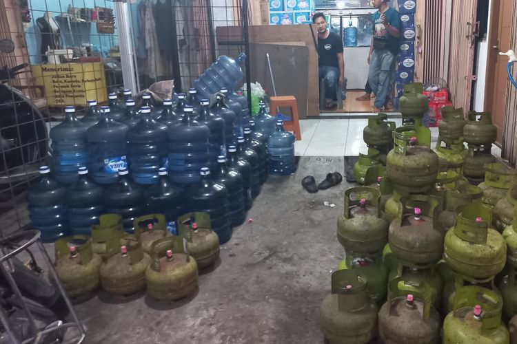 Pedagang eceran gas elpiji 3 kg di Jalan Dimun 1, Sukmajaya, Depok, Selasa (4/10/2022).