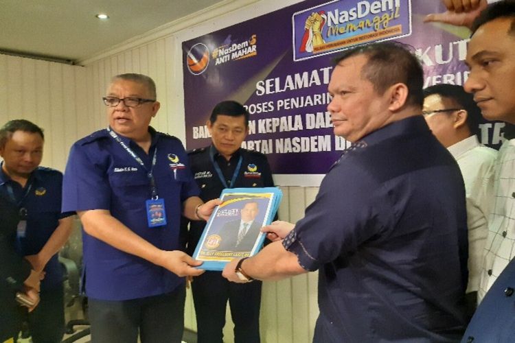 Elly Lasut saat mendaftar sebagai bakal calon gubernur Sulut di kantor DPW Partai NasDem, Sulut, Senin (9/12/2019) siang.