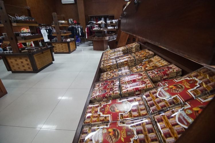 Produk cokelat di Kampung Coklat Blitar.