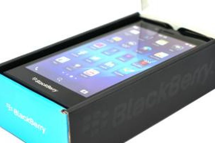 BlackBerry Z3 di balik kotak kemasan