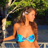 Selena Gomez Jadi Model Bikini Sahabatnya
