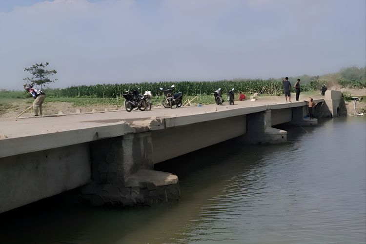 Jembatan Tua di Waduk Kedungombo Ini Hanya Muncul Setiap Kemarau
