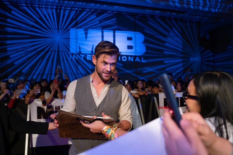 Aktor Chris Hemsworth menghadiri acara fan event film Men in Black: International Pan-Asian Media Summit Bali di Denpasar, Senin (27/5/2019).   
