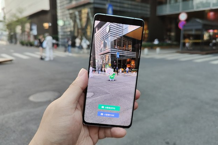 Menikmati augmented reality di ponsel pintar.