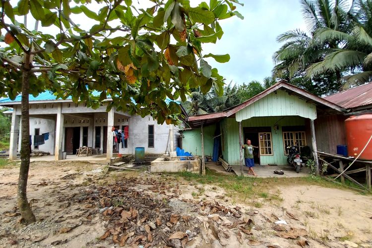 Rumah milik warga di Desa Bumi Harapan yang bakal dibebaskan pemerintah karena masuk KIPP IKN, Maret 2023. 