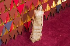 Emma Stone Dikabarkan Tunda Pernikahan karena Virus Corona