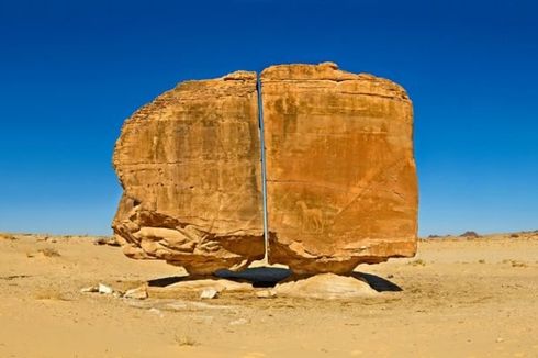 Misteri Al Naslaa, Batu yang Terbelah dengan Sempurna di Arab Saudi 