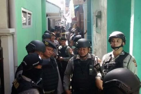 Terduga Teroris Bom Bandung Sehari-hari Jualan Susu Murni di Rumah