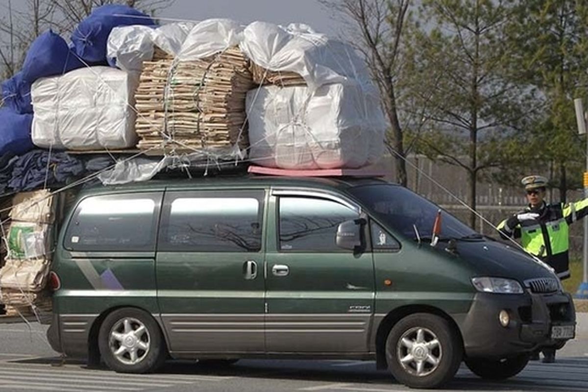 Hindari memanfaatkan mobil untuk memuat barang secara berlebihan.