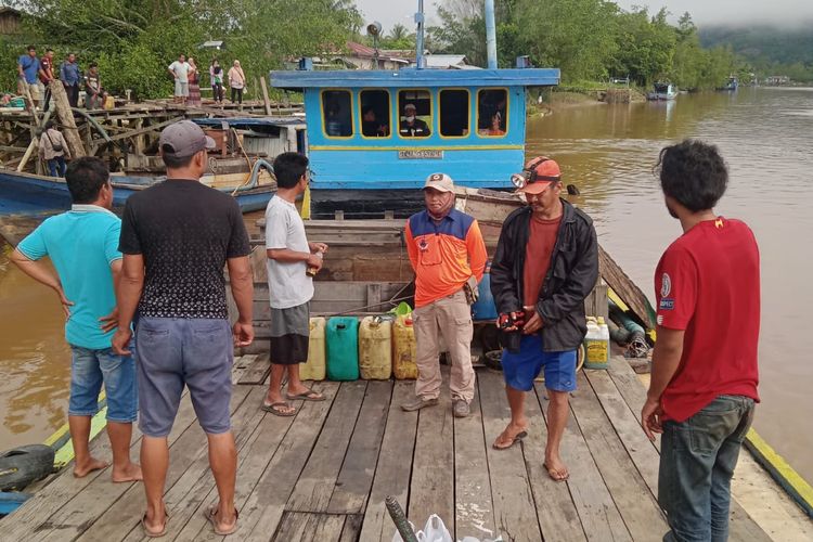 Pencarian Rizky Julfikar (27) warga Sebuku, Nunukan, Kaltara oleh warga sekitar