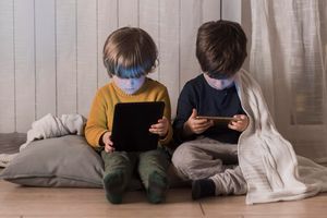 Pemerintah Diminta Bentuk Mekanisme Pengawasan Usai Larang Anak Main Medsos