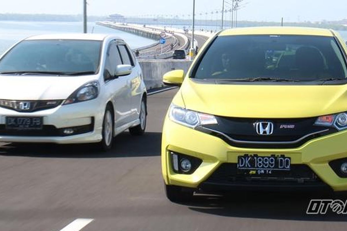 Ilustrasi Honda Jazz generasi kedua dan ketiga