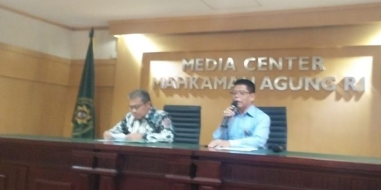 Juru Bicara Mahkamah Agung (MA) Andi Samsan Nganro saat jumpa pers di Gedung MA, Senin (8/7/2019). 