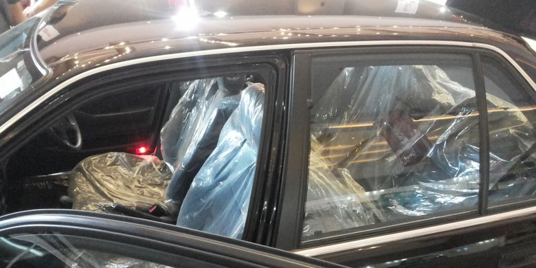 Jok Honda Accord Maestro 1991 milik Aulia Rahman yang masih terbungkus plastik diler. Mobil yang akan dipamerkan dalam gelaran Honda Day 2018 di JIExpo Kemayoran, Jakarta, Minggu (13/5/2018), diketahui hanya jadi pajangan di rumah sejak 27 tahun terakhir.