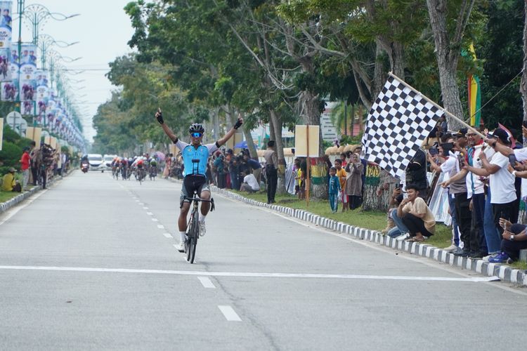 Maulana Astnan memenangkan Tour de Siak, Kabupaten Siak, Riau.  