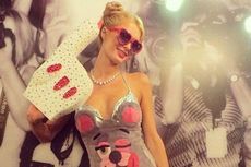 Paris Hilton Belanja Kostum Halloween 5.000 Dollar AS