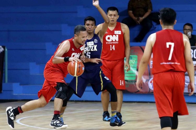 Setelah melalui pertandingan yang seru, akhirnya tim basket Jusraga bakal menemui CNN Detik Transvision di babak final Invitasi Bola Basket Antar Media Nasional (IBBAMNAS) 2018 yang berlangsung di Gelanggang Mahasiswa Soemantri Brodjonegoro, Kuningan, Jakarta Selatan, Kamis (10/05/2018).
