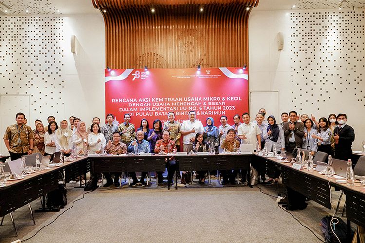 Satgas UU Ciptaker gelar Rapat Koordinasi (Rakor) Rencana Aksi Kemitraan Usaha Mikro dan Kecil (UKM) dengan Usaha Menengah dan Besar (UMB) dalam Implementasi Undang-Undang (UU) Nomor 6 Tahun 2023 di Pulau Batam, Bintan, dan Karimun. Rakor ini diselenggarakan di Jakarta, Selasa (15/8/2023).