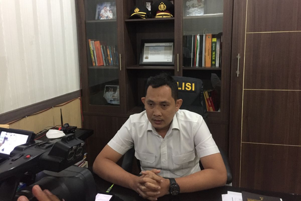 Kepala Reserse Kriminal Polres Depok, Kompol Bintoro saat diwawancarai di Polresta Depok, Senin (13/8/2018).