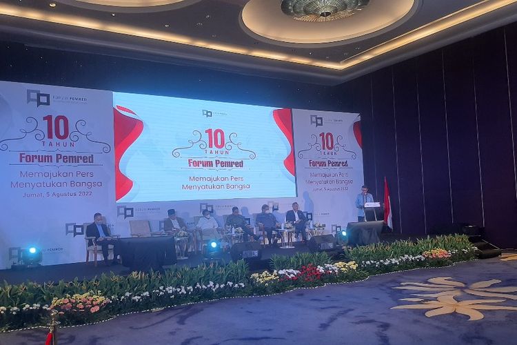 Menteri Pariwisata dan Ekonomi Kreatif Sandiaga Uno berbicara dalam acara 10 Tahun Forum Pemred di kawasan Kuningan, Jakarta, Jumat (5/8/2022).  